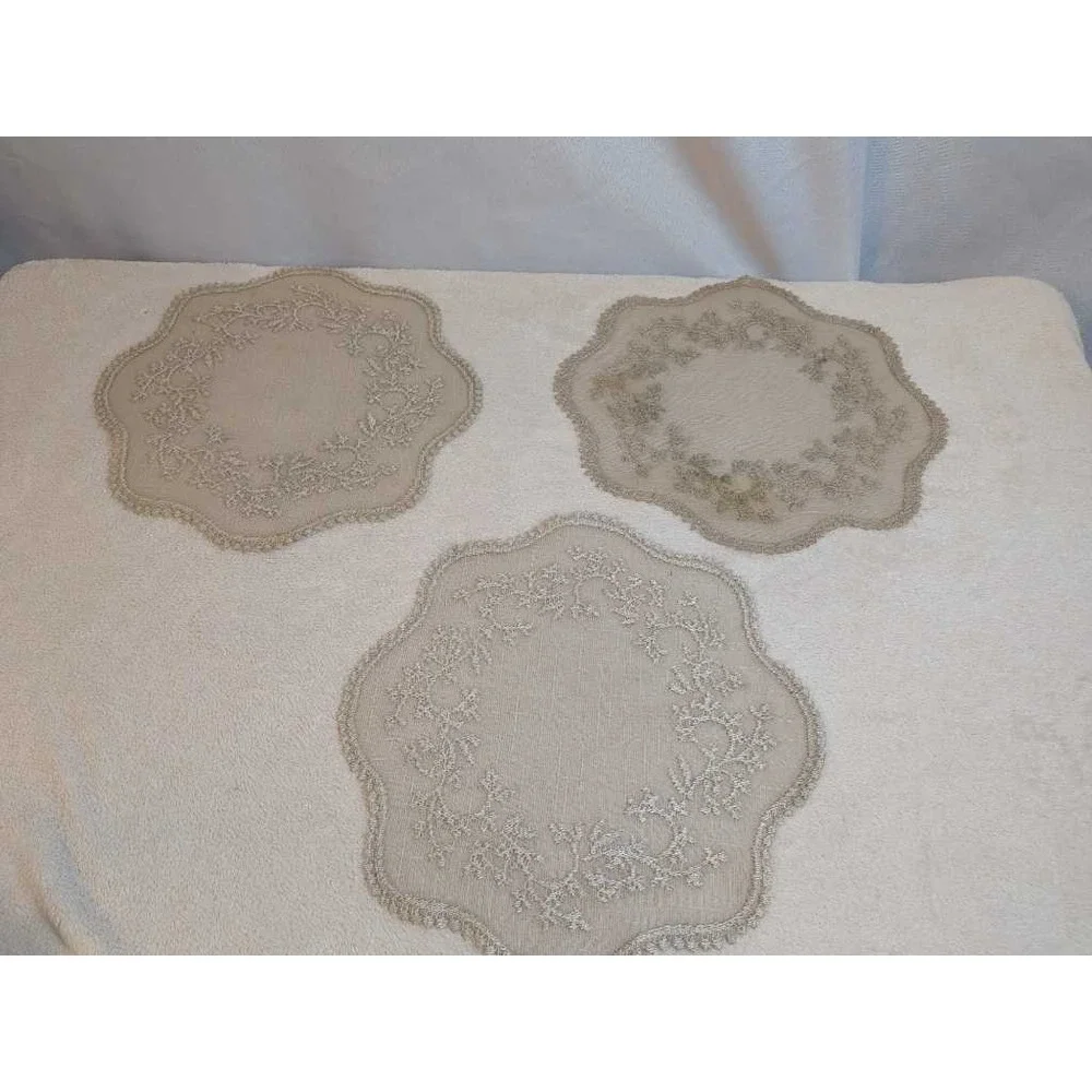 Vintage Lace Runner and Doilies Set Floral Embroidered Table Home‎ Decor